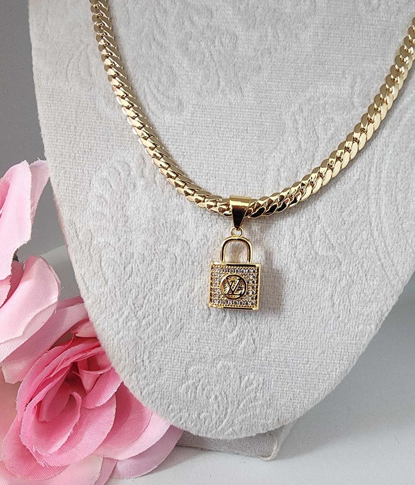 LV lock with herringbone chain