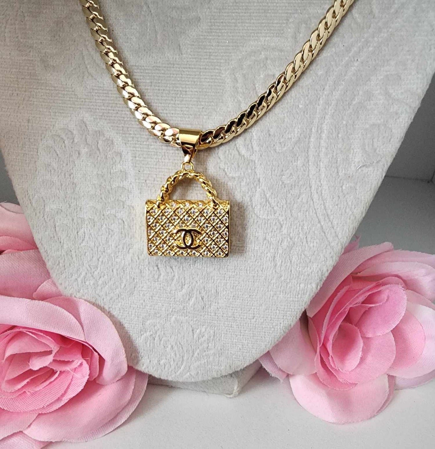 CC BAG PENDANT WITH CHAIN